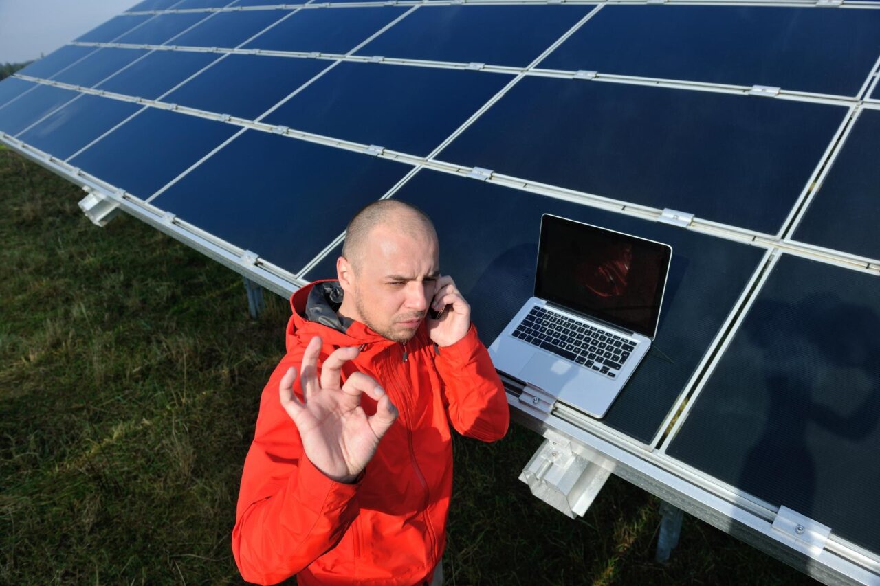 Cât rezistă panourile fotovoltaice și când începe să scadă randamentul lor