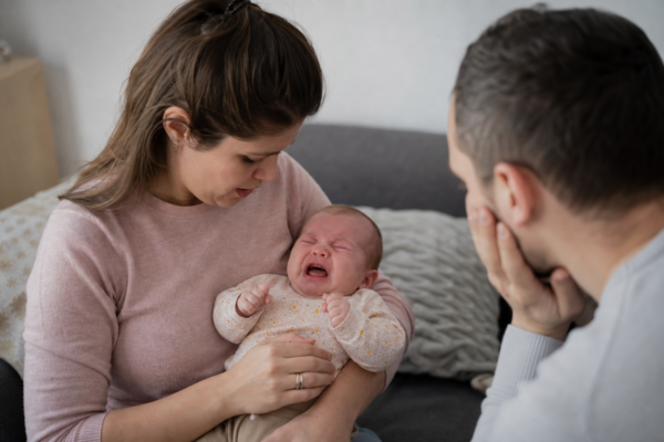 Colicile bebelușului: când apar și cum pot fi calmate