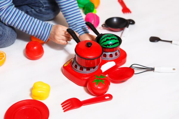 Activități senzoriale pentru copii folosind obiecte din casă