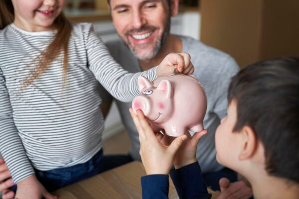 Cum te pregătești financiar pentru venirea unui copil