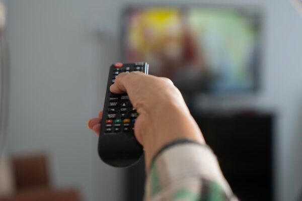 Cum transformi un televizor vechi într-un Smart TV