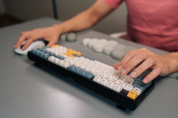 Cum alegi o tastatură confortabilă pentru utilizare zilnică