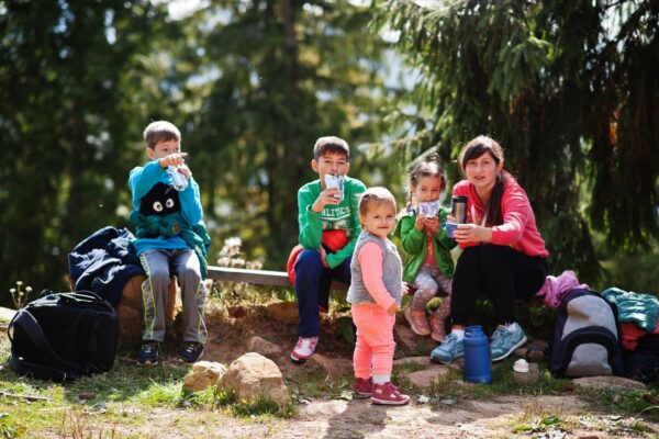 Idei de ieșiri în natură potrivite pentru familiile cu copii