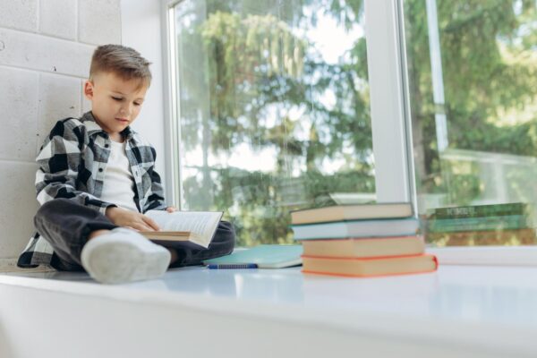 Cum îl ajuți pe copil să citească mai mult din proprie inițiativă